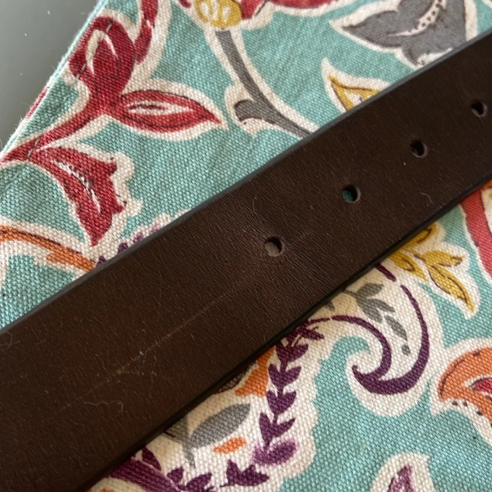 Wrangler Men’s Brown Leather Belt with leather detail on buckle. 32
